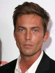 Desmond Harrington