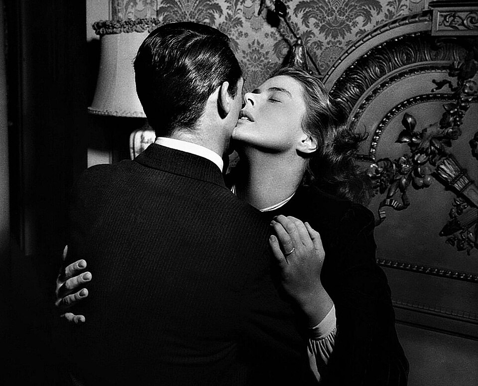 Ingrid Bergman i Cary Grant na zdjęciu promocyjnym filmu Osławiona z 1946 roku