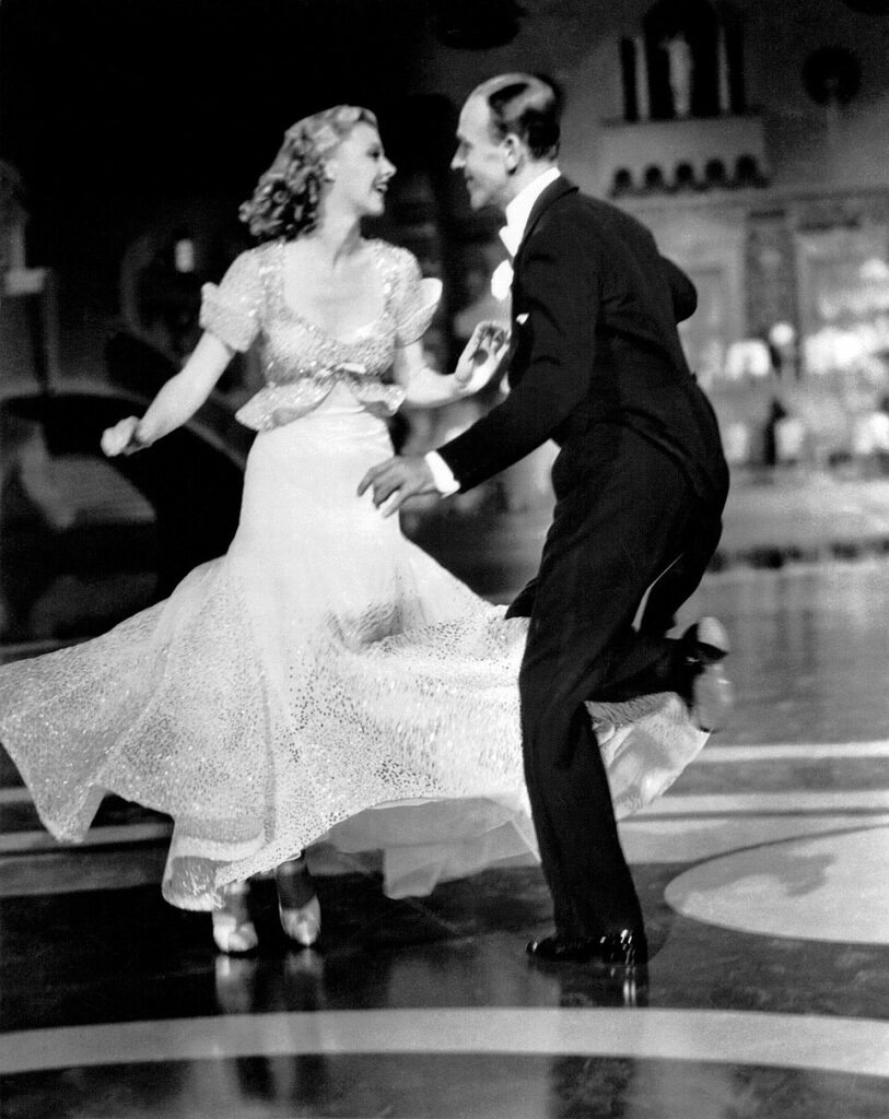 Fred Astaire i Ginger Rogers na fotografii promocyjnej filmu Top Hat z 1935 roku