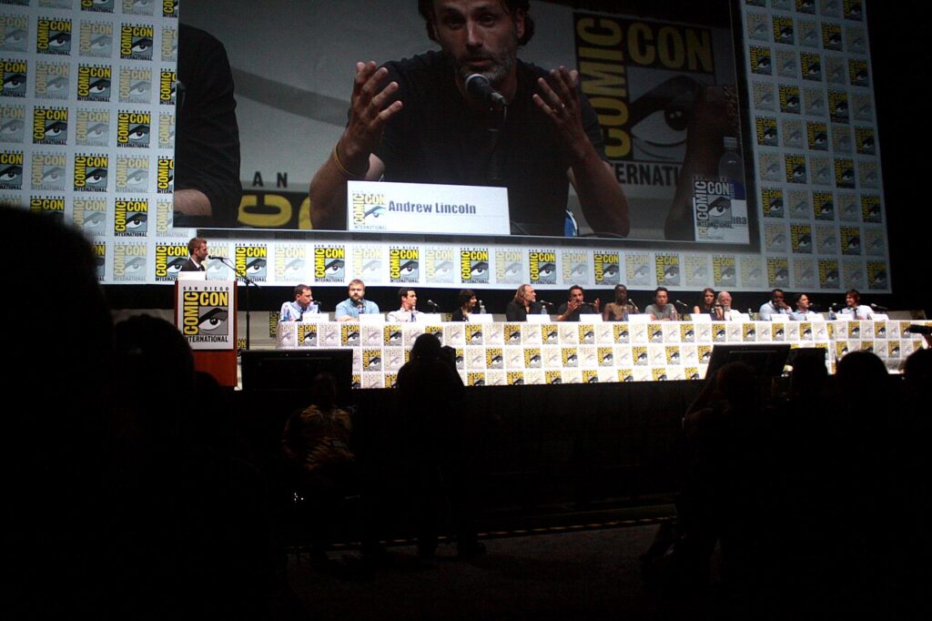 Obsada serialu Żywe trupy podczas spotkania z widzami na Comic-Con w 2013 roku